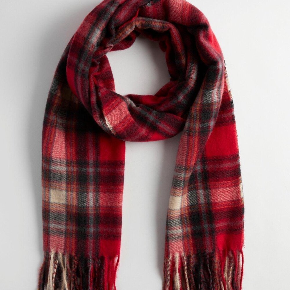 ❤️NWT TORRID SCARF ☆ VERY SOFT ☆ FRINGE DETAIL ☆ PLAID RED BLACK WHITE ☆ WARM